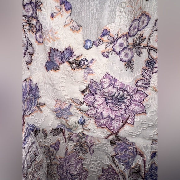 HEMANT AND NANDITA - Iris and White Top - Small - Picture 5 of 7